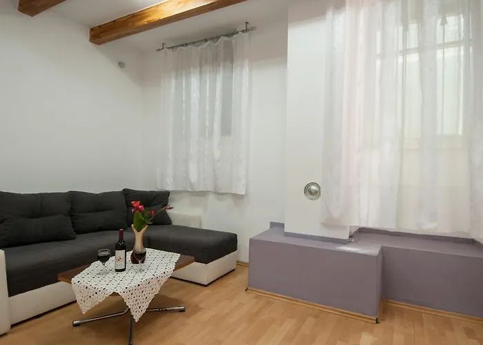 Tomic A-5 Apartment