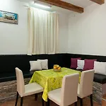 Apartament Tomic A-5 *