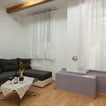 Tomic A-5 Apartament