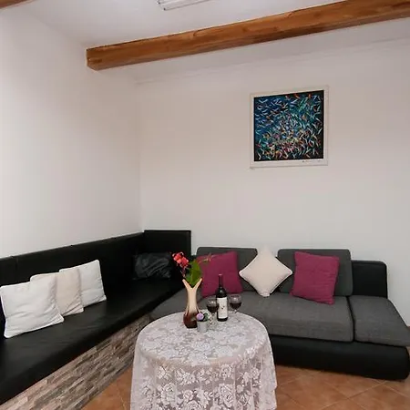 Tomic A-5 Apartment Lovran