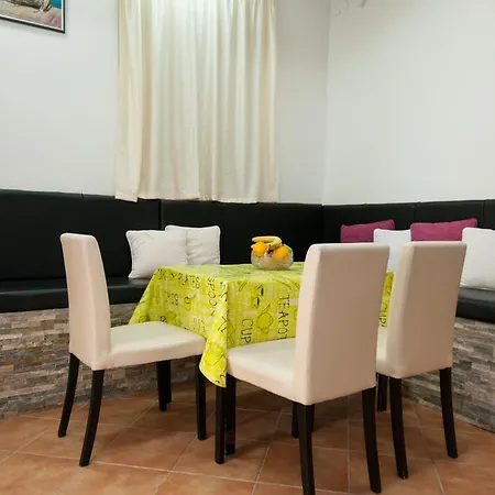 Tomic A-5 Apartment