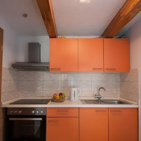 Tomic A-5 Apartment