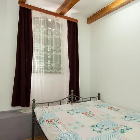 Tomic A-5 Apartment